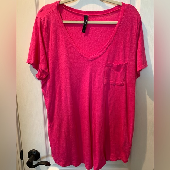 TORRID Women’s Pink V-neck Short Sleeve T-Shirt with Pocket Plus Size 2 - Picture 2 of 8